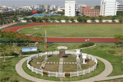 校園氣象站由哪些部分組成？